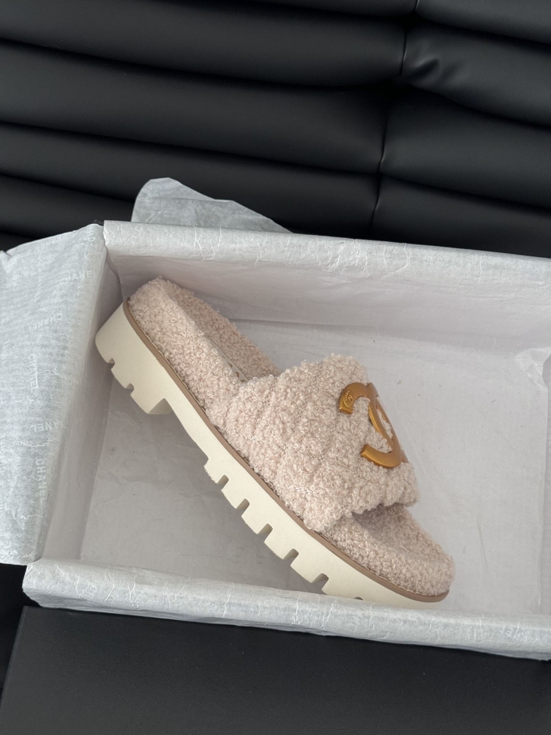 Ch**el slippers